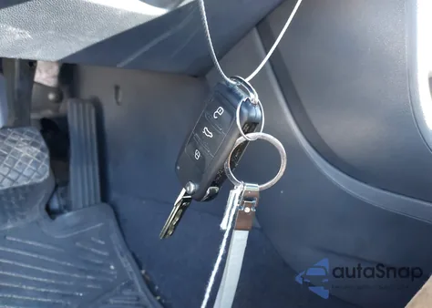 2017 Volkswagen Beetle #Pinkbeetle/1.8T Classic/1.8T S z USA, uszkodzony, nr VIN 3VWF17AT8HM626944